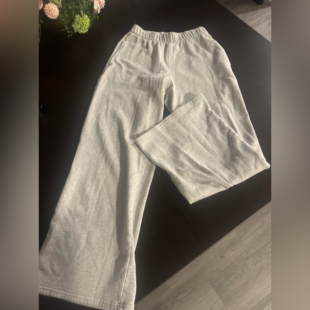 Hollister Light Gray Ultra High-Rise Wide Leg Sweat Pants